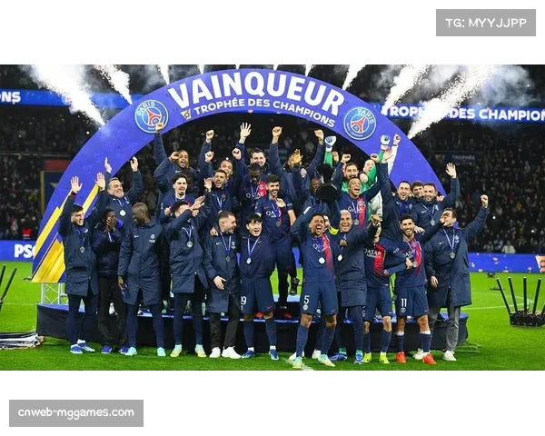 巴黎德比现场展示六奖杯，灯光秀点燃球场气氛